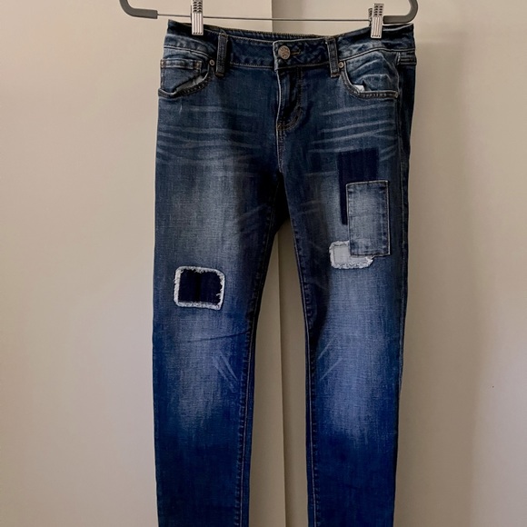 Cabi Slim Boyfriend Sz 4 waist 30 preowned jeans with patches and tapered leg - Picture 1 of 8